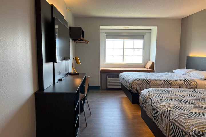 Room 10 of 28
