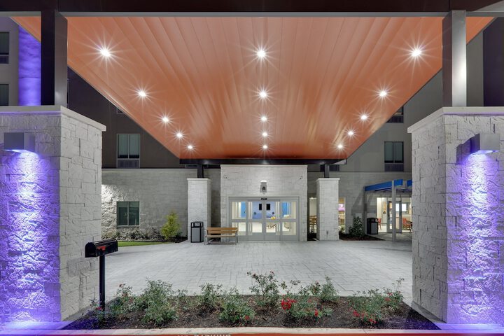 Holiday Inn Express & Suites Plano - The Colony by IHG
