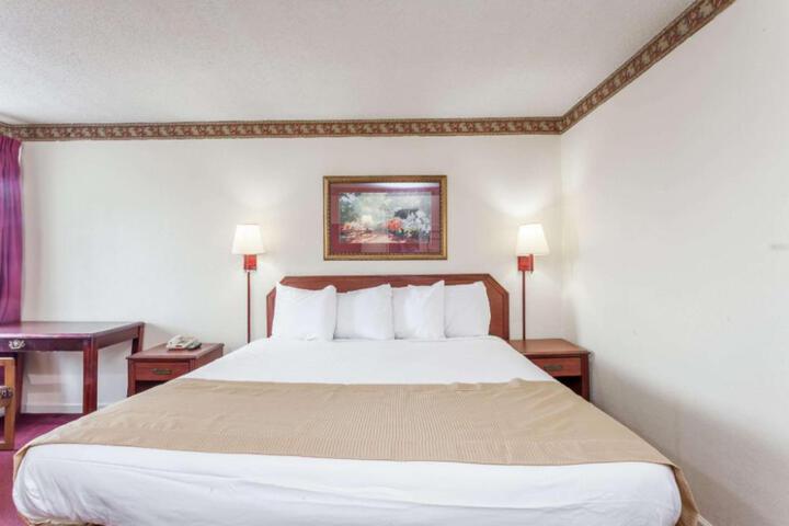Knights Inn Hurricane Mills