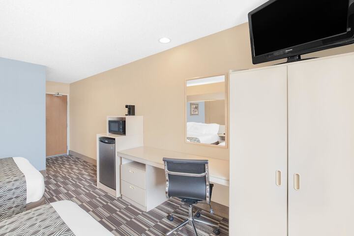 Room 6 of 18