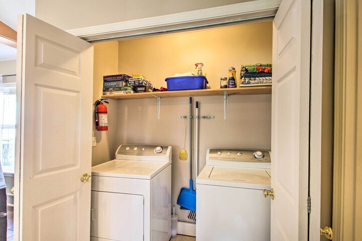 Cozy Ironton Cabin w / Shared Pool & Private Patio!