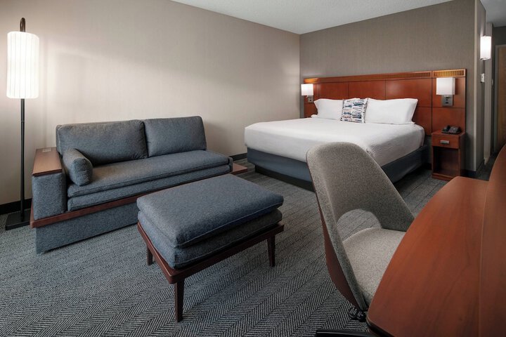 Courtyard by Marriott Bakersfield