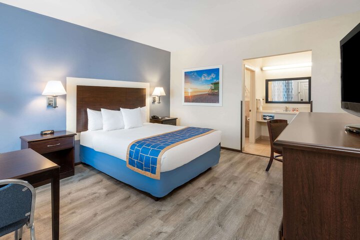 Room 10 of 20