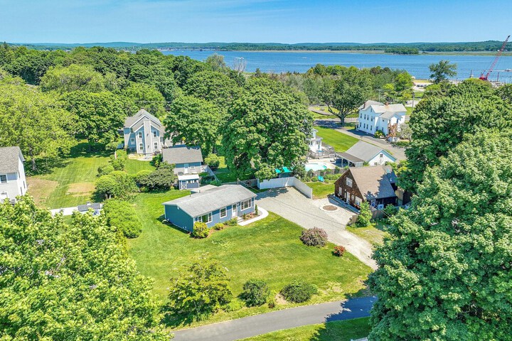 Old Saybrook Home w / Screened Porch & Ocean View!