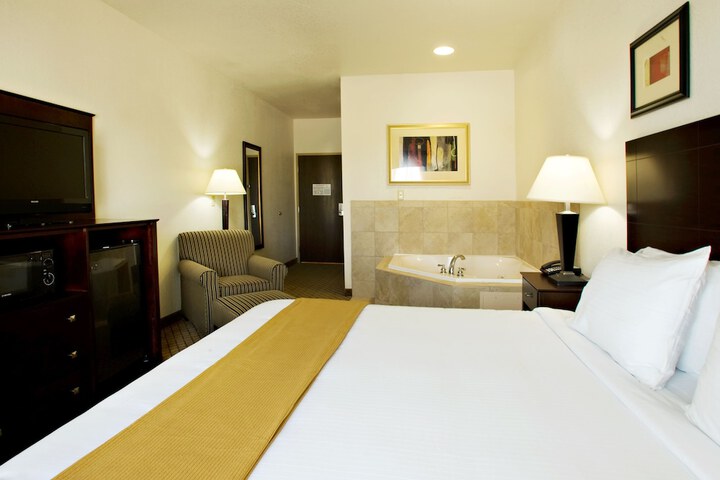 Holiday Inn Express & Suites Childress by IHG