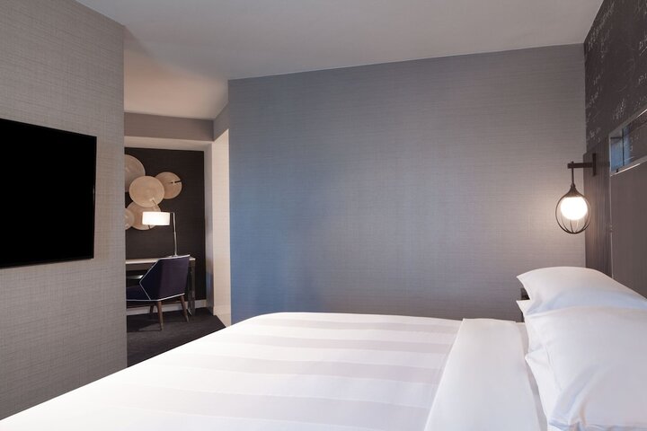 Room 33 of 72