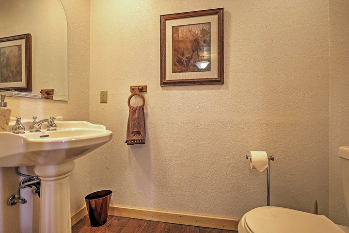 Expansive Alma Cabin w / Hot Tub & Mountain Views!