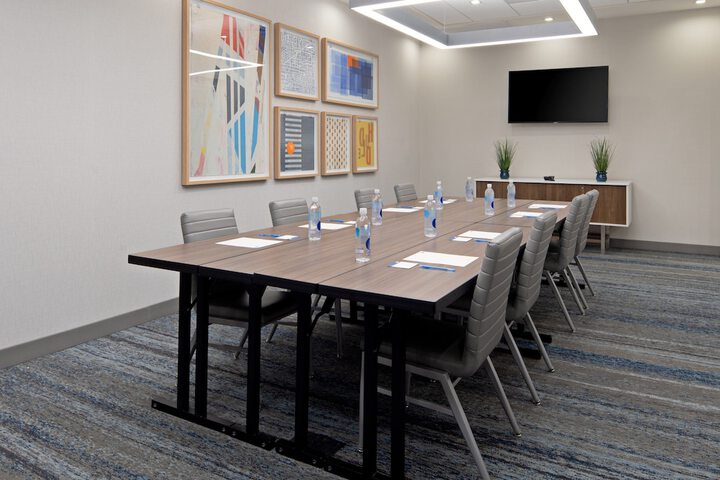 Holiday Inn Express & Suites Valencia - Santa Clarita by IHG