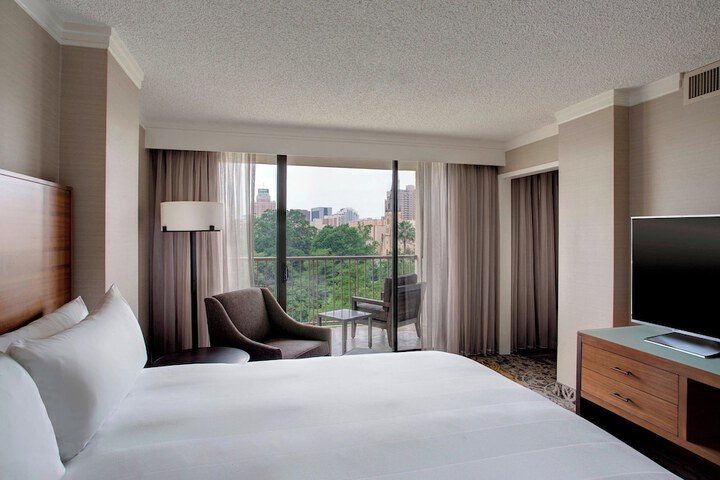Room 28 of 53