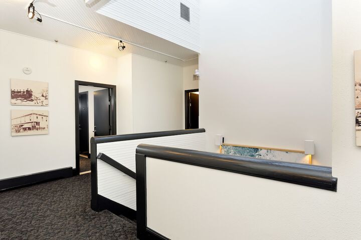 Ballroom/Hall 120 of 127