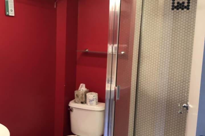 Room 21 of 32