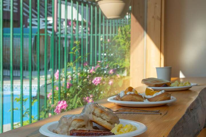 Breakfast/Coffee Service 32 of 47