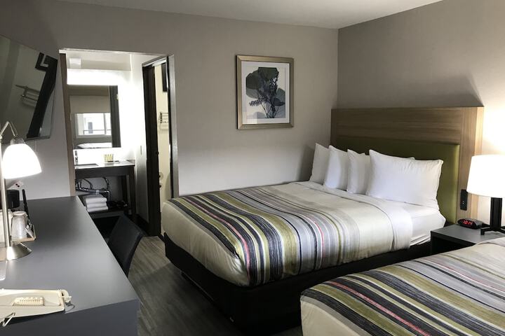 Country Inn & Suites by Radisson Monterey Beachfront-Marina, CA