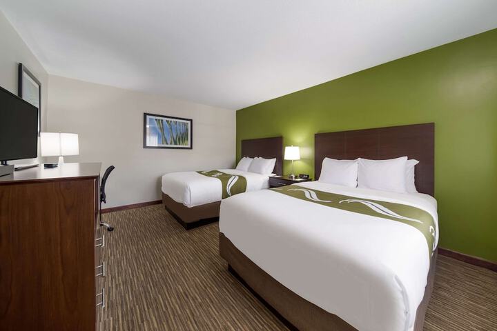 Room 21 of 32