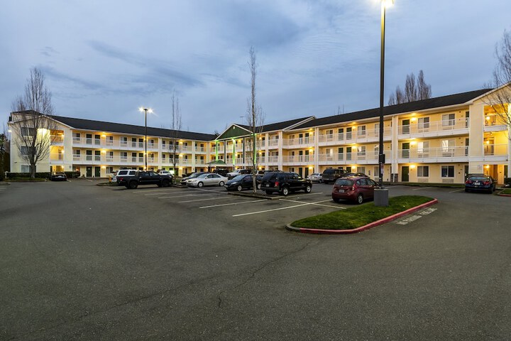 HomeTowne Studios by Red Roof Seattle - Kent / Des Moines