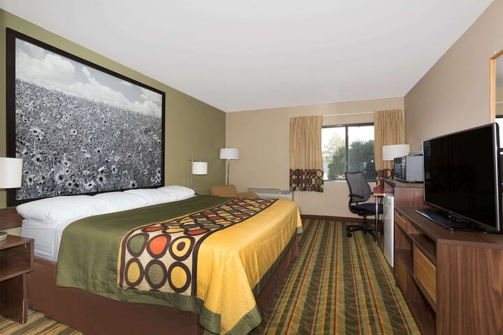 Room 9 of 26