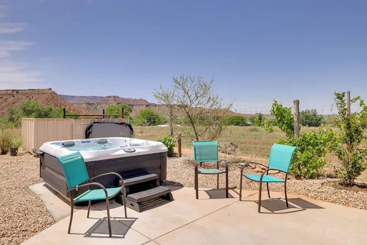Hot Tub & Views: Modern Home 15 Mi to Zion NP
