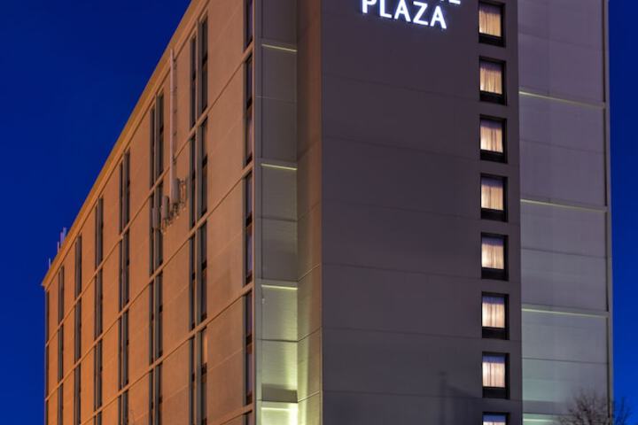 Crowne Plaza Newark Airport by IHG