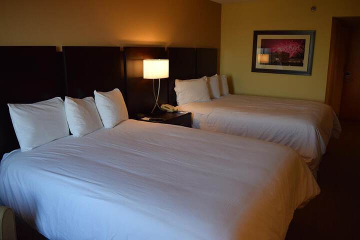BridgePointe Hotel & Marina