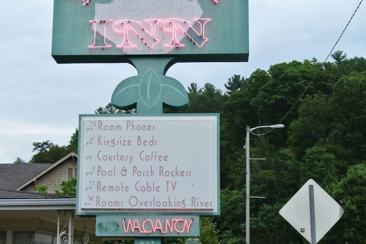 RoseWood Inn