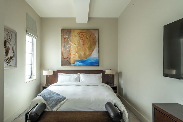 Room 34 of 122