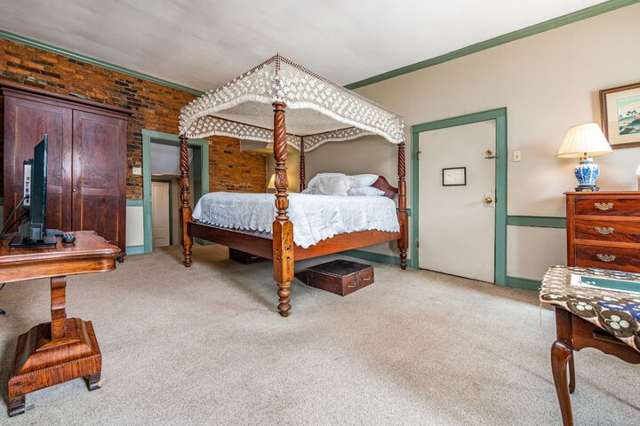 Wayside Inn