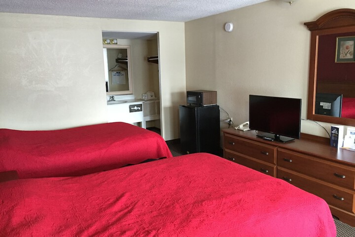 Room 9 of 13