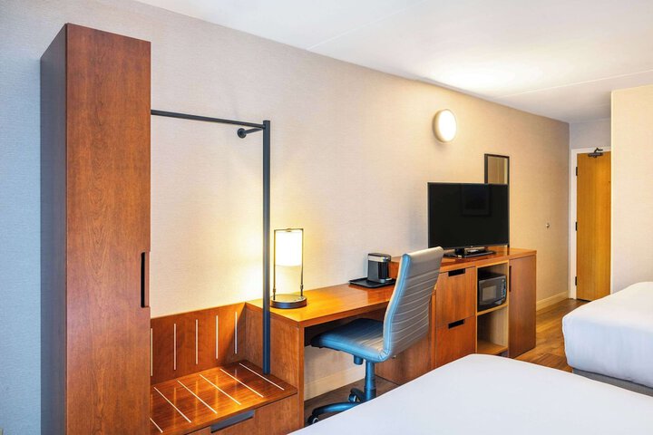 Room 50 of 68
