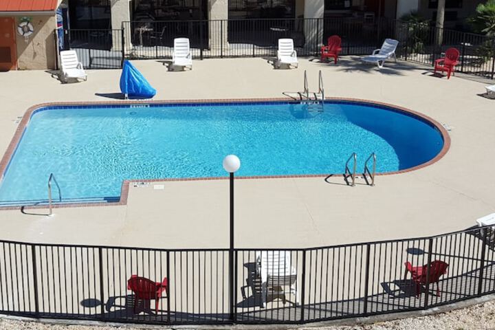 Pool 4 of 14