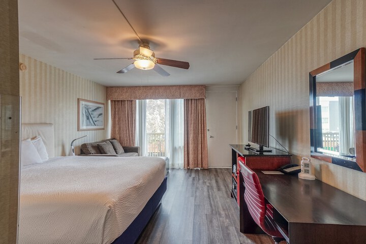 Room 30 of 143