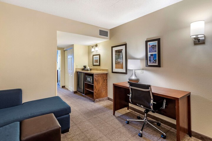 Room 8 of 30