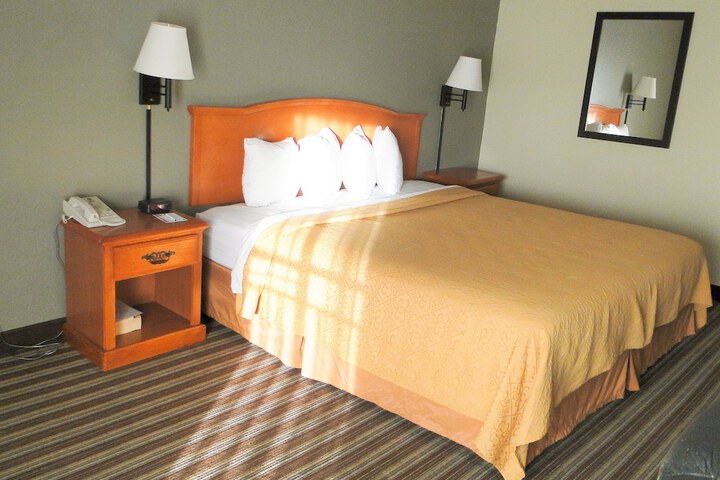 Room 26 of 40