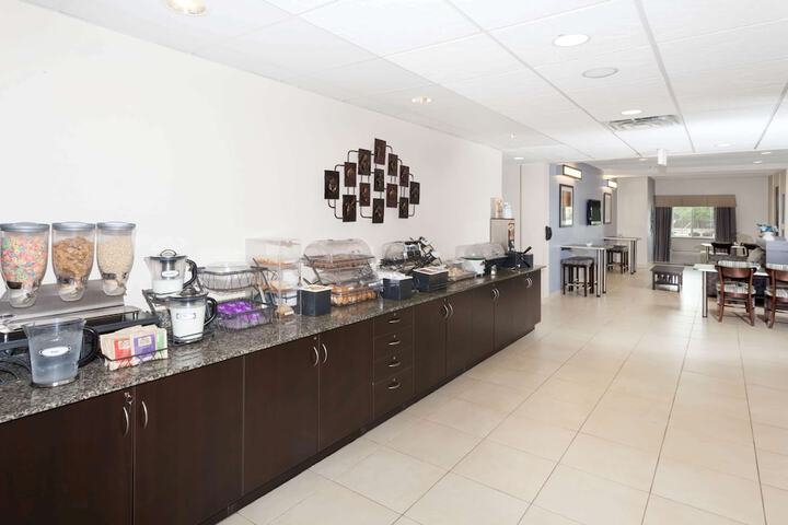 Breakfast/Coffee Service 22 of 25