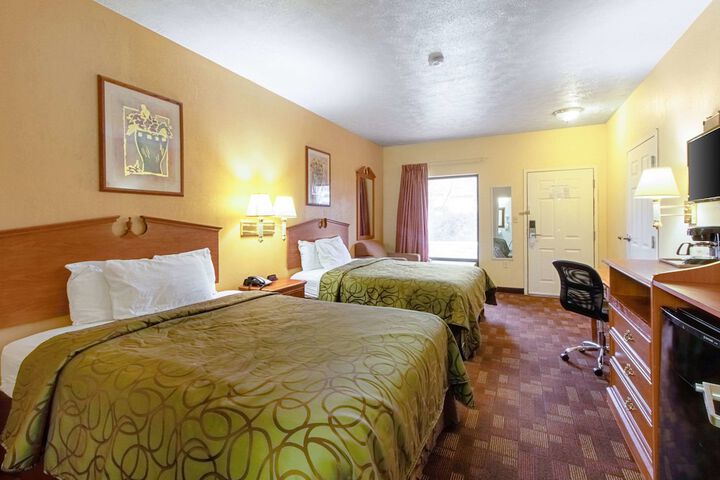 Quality Inn & Suites Dickson