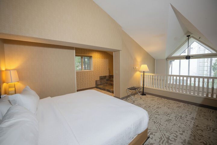 Room 32 of 63