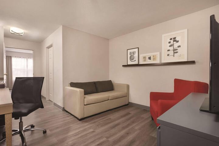 Country Inn & Suites by Radisson Waterloo, IA