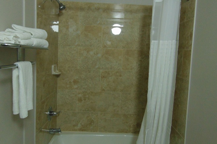 Corcoran Country Inn