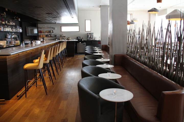 Lounge 45 of 51