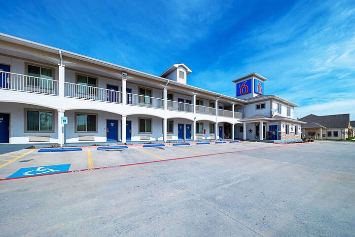 Motel 6 Rhome TX