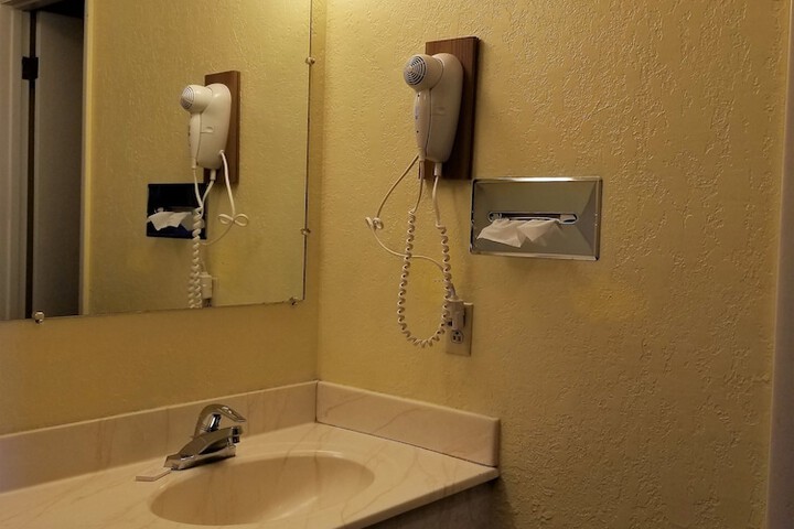 Room 21 of 33