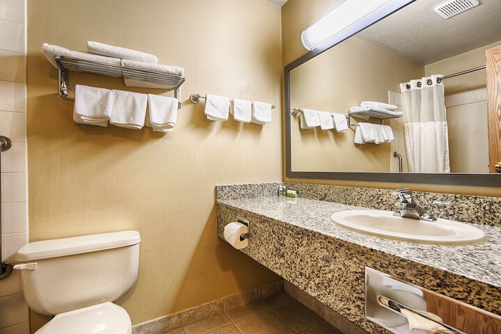Best Western Strathmore Inn