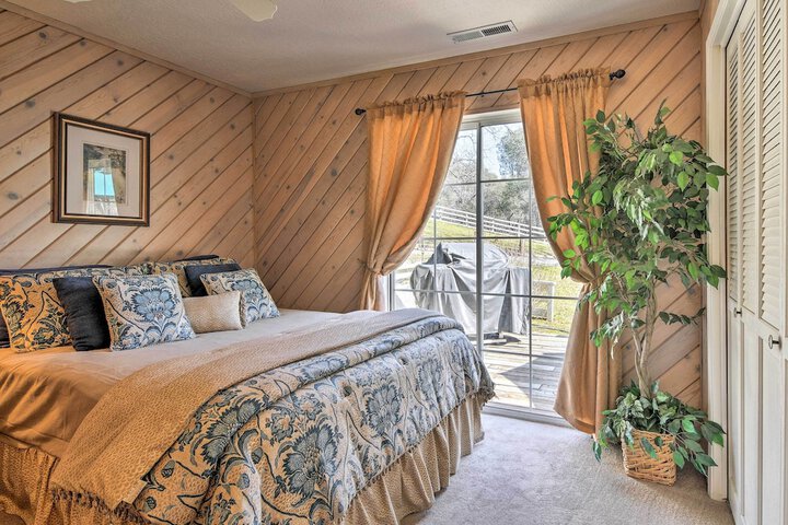 Sonora Home on 10 Resort Acres w / Shared Pool!