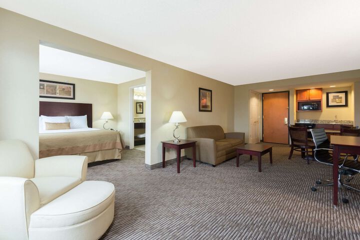 Room 8 of 16