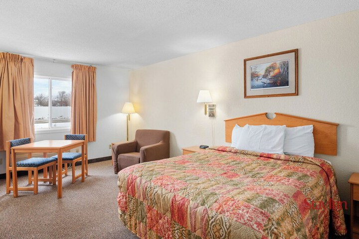 Room 33 of 49