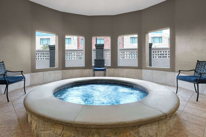 La Quinta Inn & Suites by Wyndham Belton - Temple South