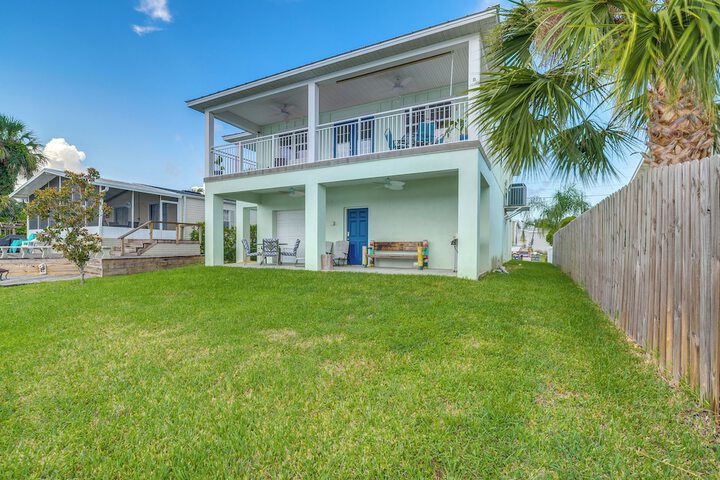 Private Dock & Water Views! Homosassa Retreat