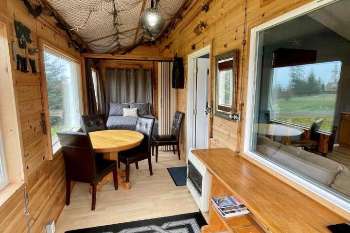 Lost Anchor Cabins - Ocean-view cabins on the bluff