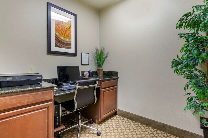 Business Center 45 of 45