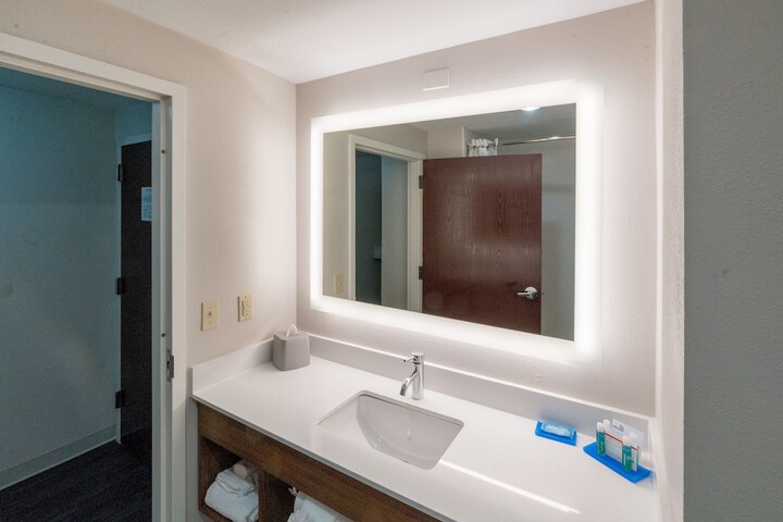 Holiday Inn Express & Suites Nashville - Brentwood I-65 by IHG