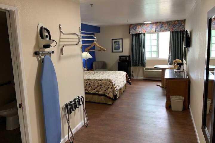 Room 2 of 40